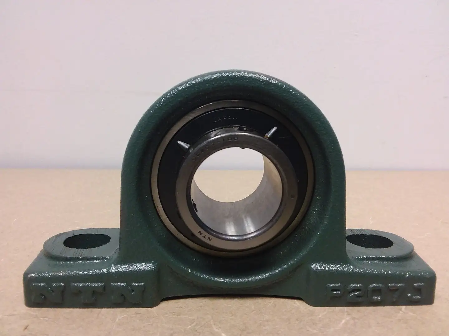 Pillow Block Bearing Unit UCP207-106D1