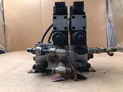 NACHI OG-G01-P-E20 Modular Valve Manifold w/ SS-G01-A3X-R-C115 Solenoids