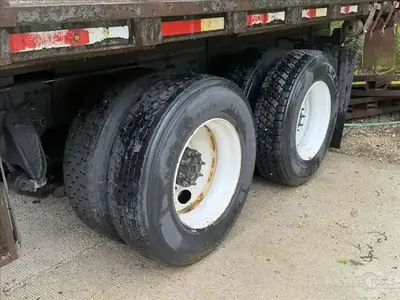 USED 2021 FREIGHTLINER TRUCKS M2 106