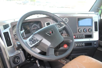 New | in-Stock 2025 WESTERN STAR 47X Cab Chassis trucks Texas US | Roll Off Truck World #1492024