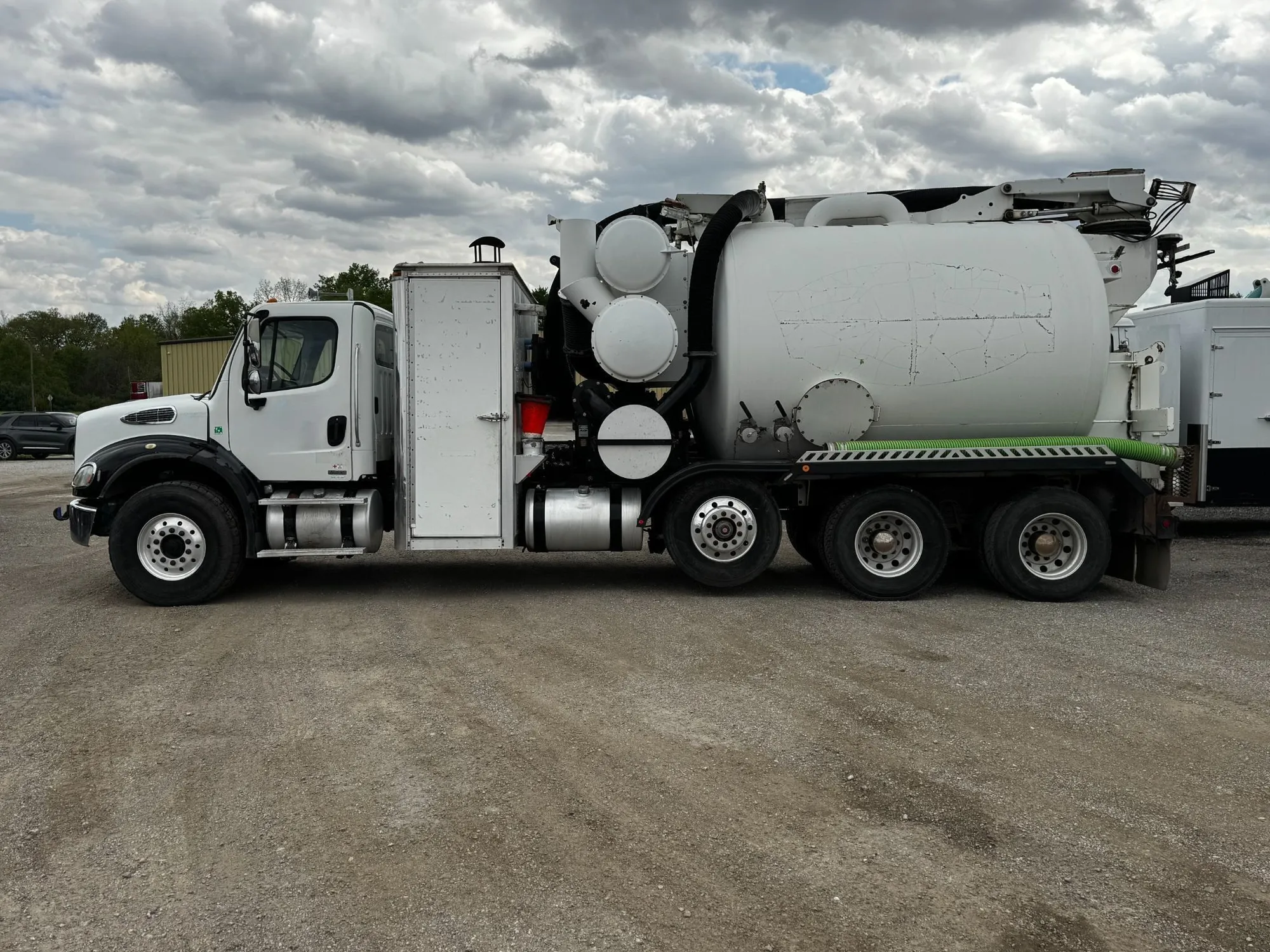 USED 2009 TORNADO F4