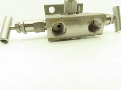 Swagelok SS-V3NBF8-FL-G Stainless 3-Valve Instrument Manifold 1/2" NPT Ball Tip