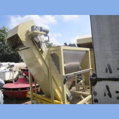 25ft³ Stainless Steel Hopper with Inclined Belt Discharge