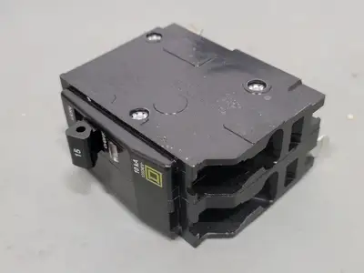 USED SCHNEIDER ELECTRIC QO215