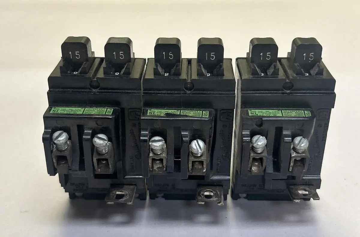 Used BULLDOG ELECTRIC P1515 Circuit Breakers | Surplus Asset Holdings #1189436