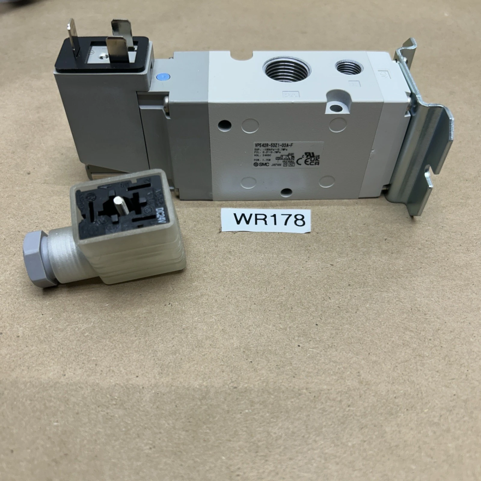 NEW SMC VP542R-5DZ1-03A-F