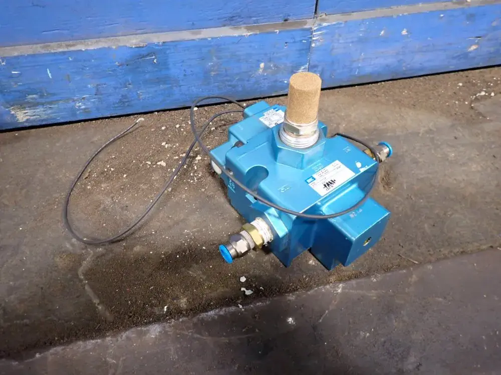 USED MAC 57D11111CA