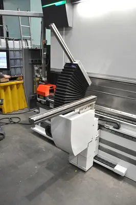 USED LVD PPEB TURBO EFL 220 TON X 3100 MM CNC