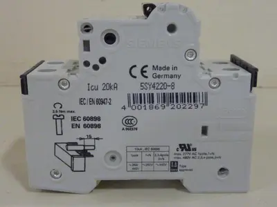 USED SIEMENS 5SY4220-8