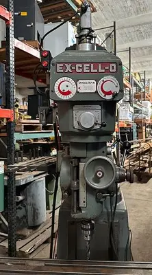 Ex-Cell-O Knee Mill 220V ~ 3ph ~ 2hp w/R8 Collets Vice & Power Tightening (5828)