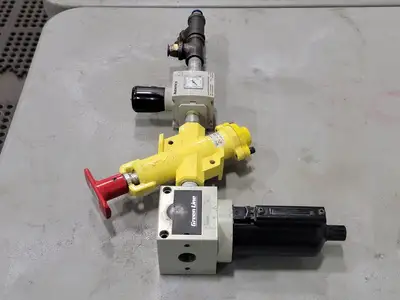 Pneumatic Filter F32B-04M w/ Valve 4ZL04 & Pressure Regulator 8652AR004G103G0