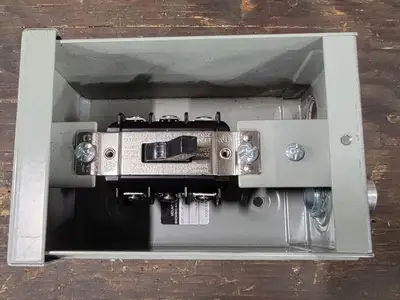 USED LEVITON N3303
