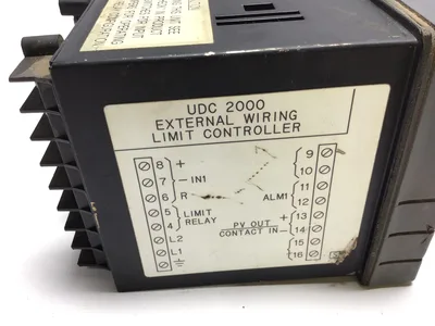 USED HONEYWELL ⚙️ MODEL: DC200H-2-200-1F0000-0 — PART OF THE TRUSTED UDC200 SERIES KNOWN FOR COMPACT PERFORMANCE.