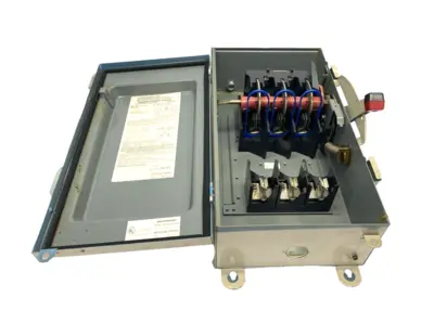 | Square D H-363AWK 3-Pole Heavy Duty Fusible Safety Switch 100A 600V - Used
