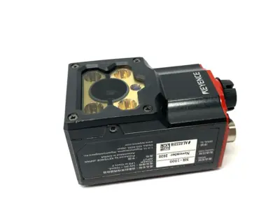 USED KEYENCE 1D AND 2D CODE READER, AUTOFOCUS TYPE, FIXED MOUNT