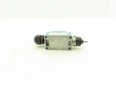 Honeywell SZL-WL-K-N Limit Switch Plunger Style 10A 300VAC/ 6A 24VDC