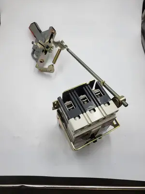 Used CUTLER HAMMER / ALLEN BRADLEY CUTLER HAMMER EHD 14K 40 AMP CIRCUIT BREAKER & ALLEN BRADLEY ON/OFF DISCONNECT SWITCH ARM 1494V-M40 Circuit Breakers | ND Industrial Surplus #1211450