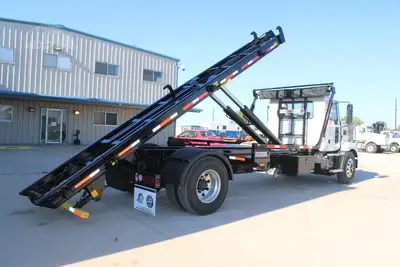New | in-Stock 2025 MACK MD6 Hooklifts & Roll-Offs Texas US | Roll Off Truck World #1491908