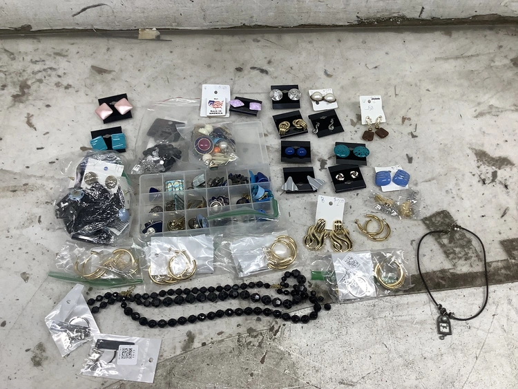 Used _UNKNOWN_ _UNKNOWN_ Jewelry & Gemstones Michigan US | Miedema Asset Management Group #1406523