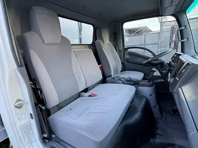 Used 2019 ISUZU NQR Reefer Trucks Florida US | Truck and Van Outlet #1509201