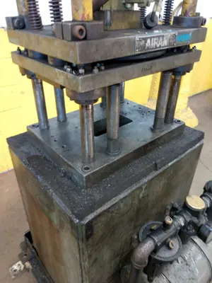 7 TON AIRAM 4-POST PNEUMATIC CUTOFF PRESS: STOCK #13203