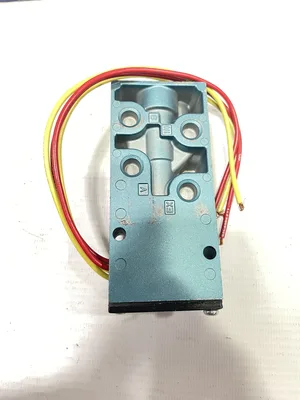 MAC 82A-0A-BAA Pneumatic 4-Way Directional Solenoid Valve Manifold/Base