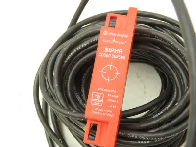 Allen Bradley 440N-S32039 B SIPHA Guardmaster Safety Interlock Switch Sensor