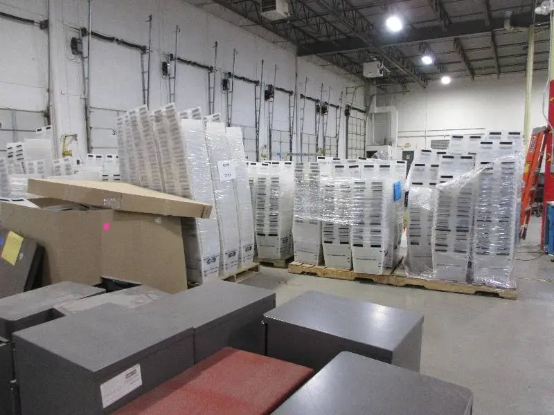 PALLETS AND PALLETS OF FOLDING PLASTIC BINS