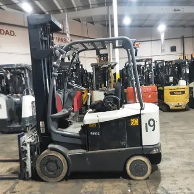 USED 2019 CROWN FC5225-60