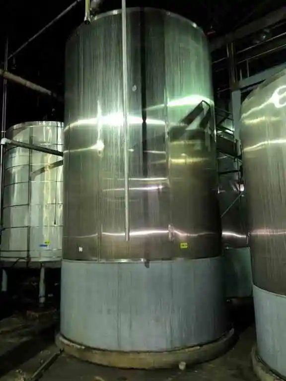 11000 gallon stainless steel tank