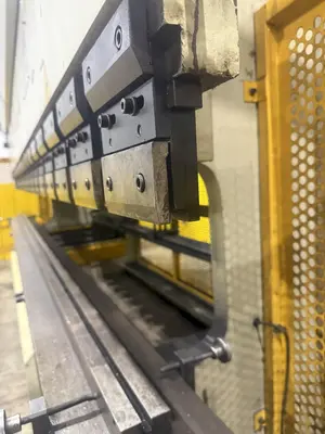 Used 2004 US INDUSTRIAL US20012AC Press Brakes Illinois US | BLUMBERG MACHINERY COMPANY #1493515