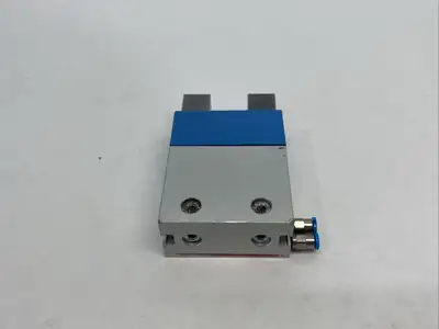Used Festo 2-Finger Parallel Gripper, 5mm Stroke Per Jaw, 197545 Parts (Hydraulics and Pneumatics) Michigan US | Maverick Industrial Sales #1393542