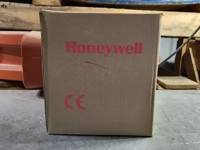 NEW HONEYWELL STT25H-0-ENE-00E-000-3DC-00-2J