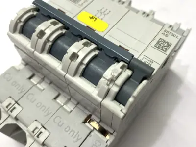 USED SIEMENS CIRCUIT BREAKER 3P 60A W/ 5ST3010-0HG AUXILIARY SWITCH