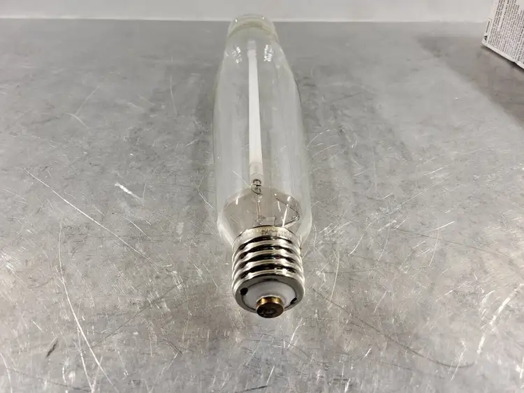 New | in-Stock SYLVANIA 1 E25 Lighting British Columbia CA | Lenmark #253469