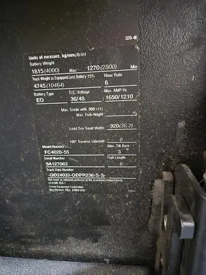 USED CROWN ELECTRIC CLAMP FORKLIFT WITH CASCADE CLAMP