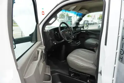 Used 2017 GMC SAVANA G3500 Box trucks Florida US | Truck and Van Outlet #1541709