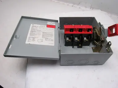 General Electric THN3361 Model 7 600V 30A  Non-Fusible Disconnect Safety Switch