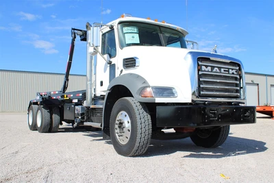 New | in-Stock 2025 MACK GRANITE 64BR Rolloff Trucks Texas US | Roll Off Truck World #1491919