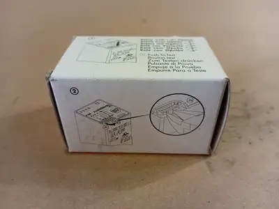 NEW ALLEN-BRADLEY 700-HB32Z24