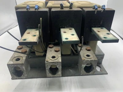 Furnas Size 5 Starter  14KF32AA, 200HP, 300A, 600V, Dual Volt Co