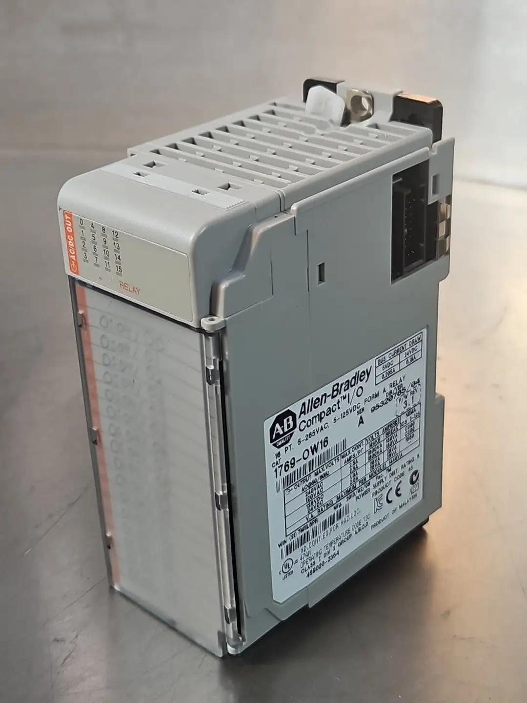 Allen Bradley 1769-OW16 / A Compact I/O Relay Output Loc3C31