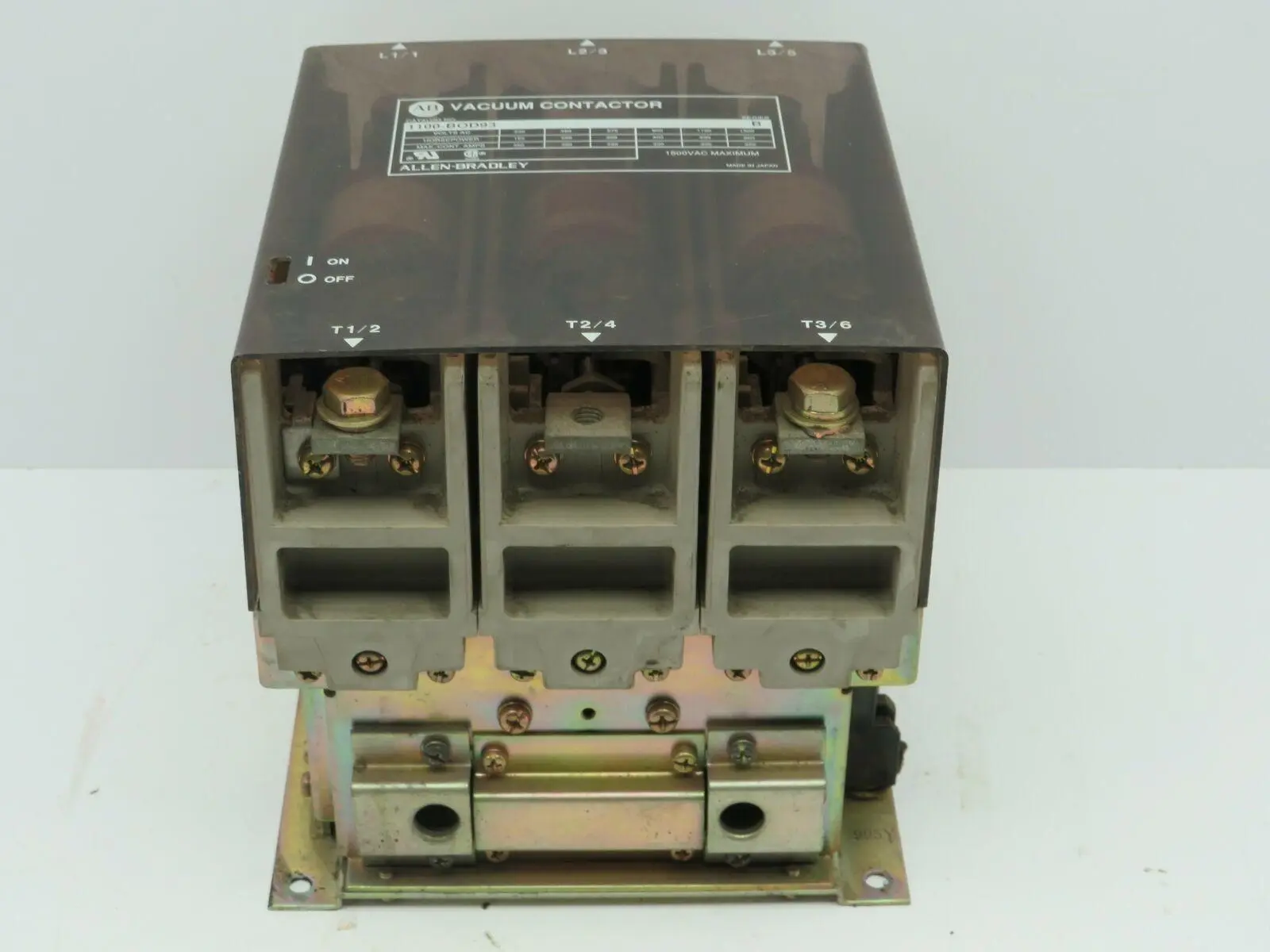 Allen Bradley 1100-BOD93/B Vacuum Contactor 1500VAC 200HP 3 Pole Series B