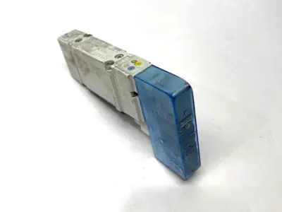 USED SMC PNEUMATIC SOLENOID VALVE DAMAGED