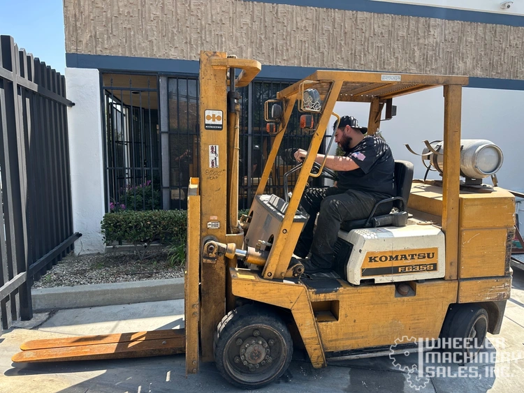 KOMATSU FG35S-4 FORK LIFTS | Wheeler Machinery Sales
