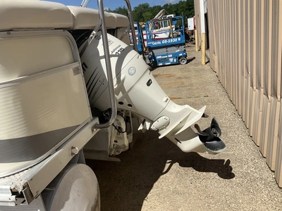 USED 2004 BENNINGTON 2280 RL