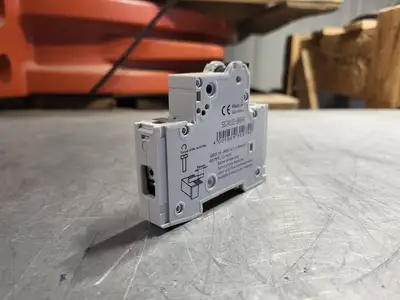 NEW SIEMENS 5SJ4102-8HG40