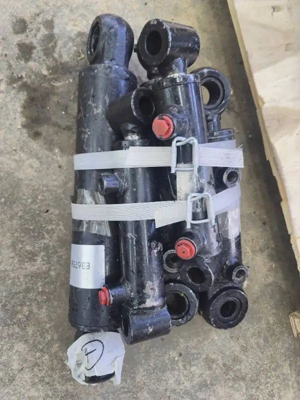 Future QTY 5 Hydraulic Cylinders