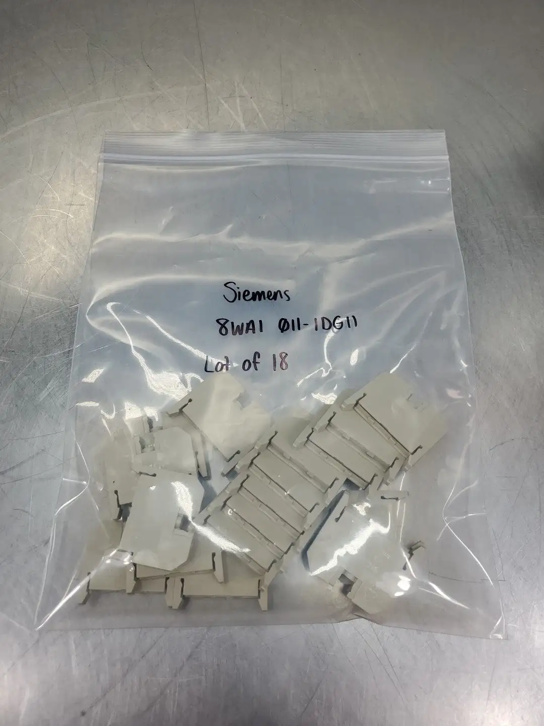 Siemens 8WA1-011-1DG11 Terminal Block, Lot of 18. 4A-41