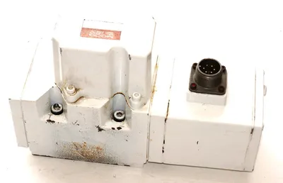USED MOOG MODEL: J661B173A SERVO VALVE